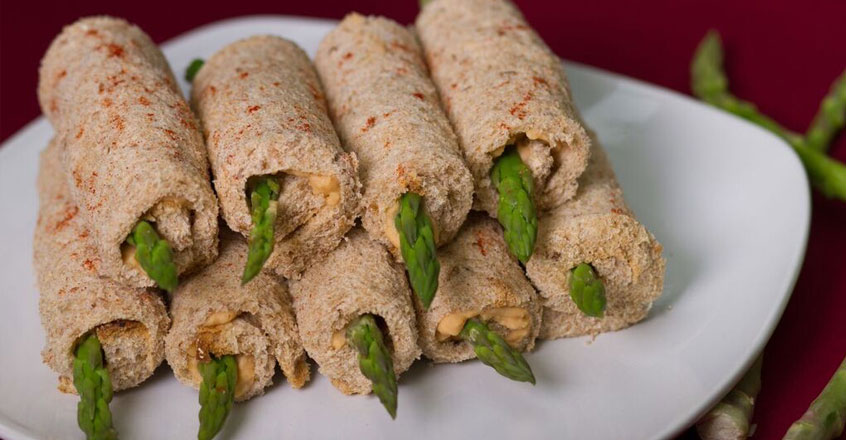 Finger Food Zucchini Basil Rolls with basil hummus - Heavenlynn Healthy