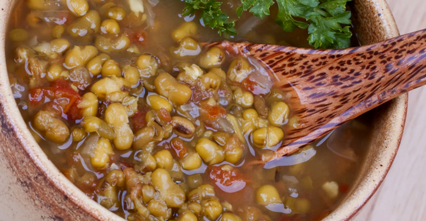 Sopa limpiadora de frijoles mungo