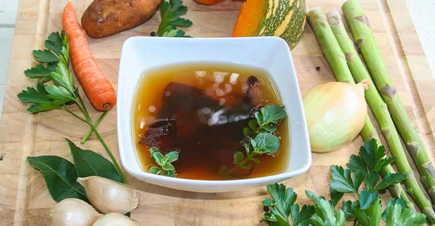 Caldo mineral “de hueso” y verduras