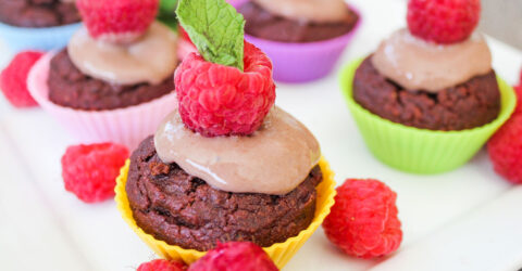 Cupcakes de chocolate con glaseado de mousse