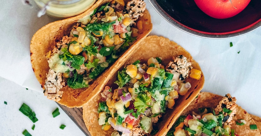 Tacos veganos estilo “pescado” con salsa de maíz