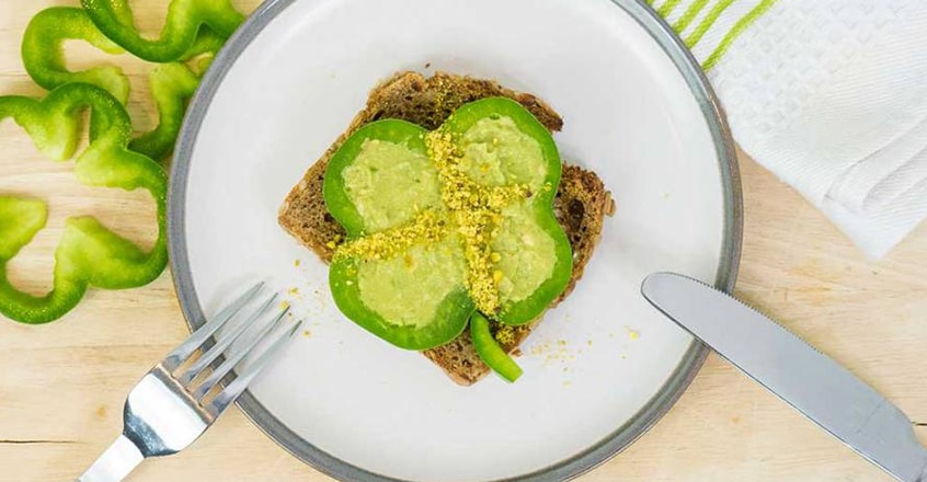 Tostadas de aguacate de trébol