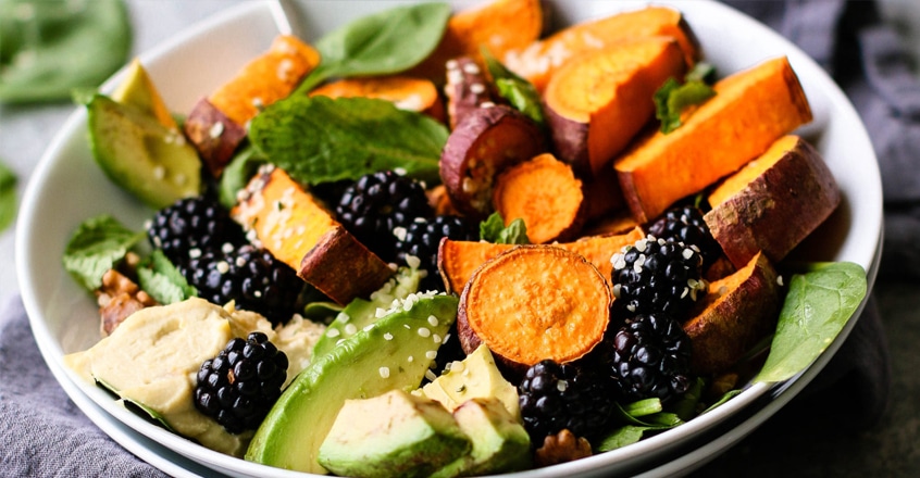 Ensalada para desayuno dulce y sazonada