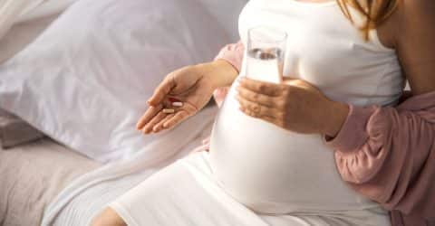 Should Pregnant and Breastfeeding Women Take DHA Supplements?