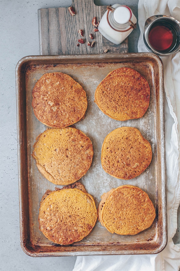 Healthy Pumpkin Spice Pancakes