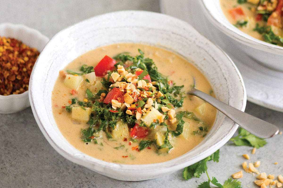 Sopa de col rizada y maní - Centro de Estudios en Nutrición