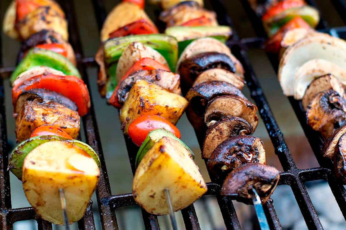 Pinchos de vegetales a la parrilla